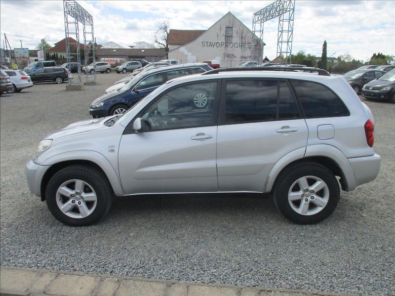 Toyota RAV4 2,0 D4D, klima,4x4,servis,tažn - fotka 8 z 34