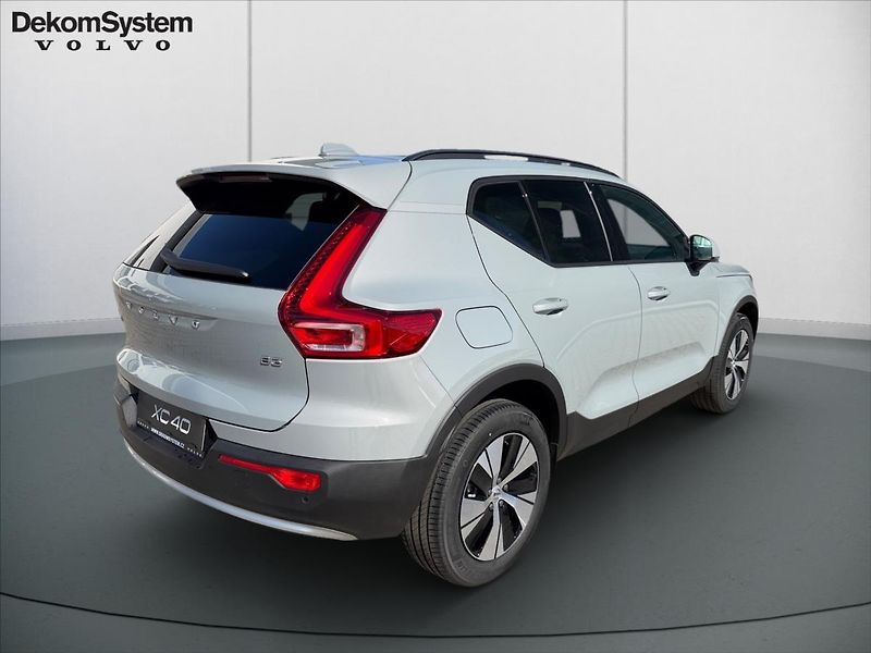 Volvo XC40 (2026) 2,0 B3 Core 8438 - fotka 3 z 13