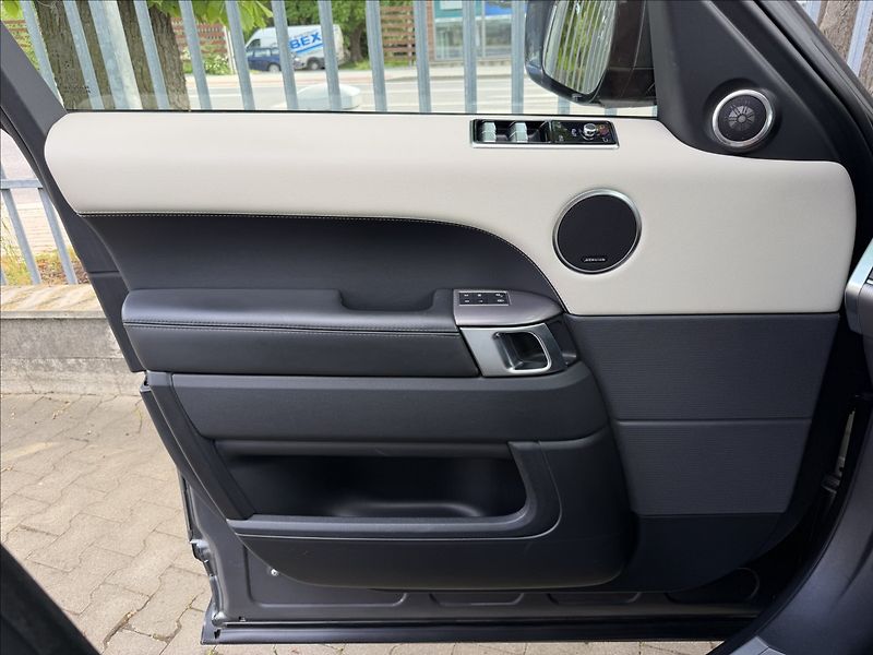 Land Rover Range Rover 3.0 V6 HSE - fotka 20 z 28