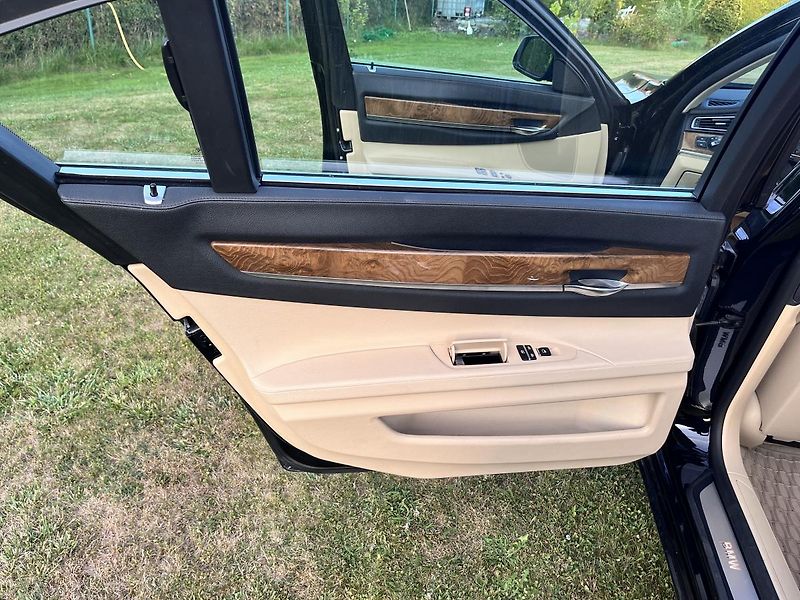 BMW Řada 7 740 LI,LONG,240KW,MINISTERSTVO - fotka 15 z 49