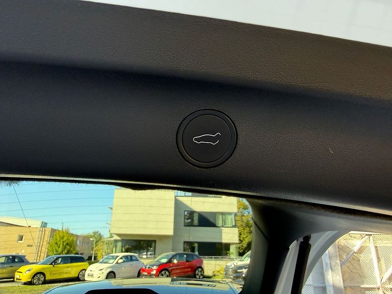 Tesla Model Y Long Range AWD záruka - fotka 36 z 40