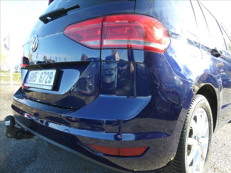 Volkswagen Touran 2,0 TDi 110kW HIGHLINE, 7.míst - fotka 10 z 44