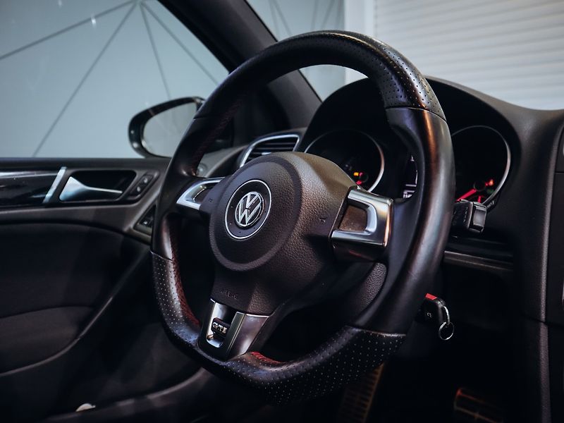 Volkswagen Golf GTI - fotka 20 z 27