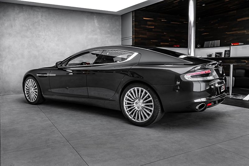 Aston Martin Rapide - fotka 7 z 25