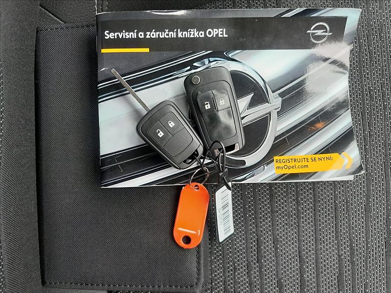 Opel Astra 1,6 TDCI 100kW SPORTS TOURER - fotka 47 z 51