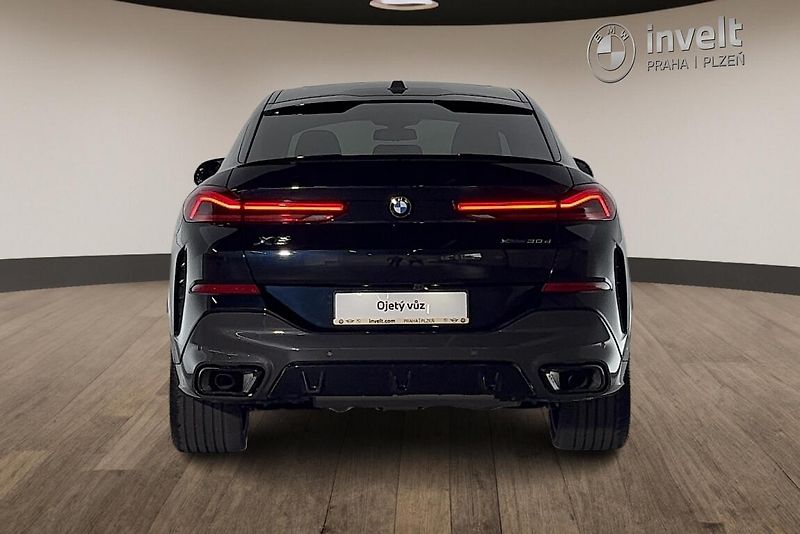 BMW X6 xDrive30d - fotka 4 z 36