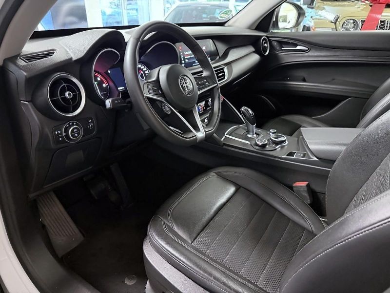 Alfa Romeo Stelvio (2017) 2.2 JTD 180k AT8 ZF Q4 4x4 Sup - fotka 6 z 19