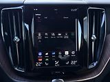 Volvo XC60 T5 AWD // MOMENTUM PRO  - náhled 30