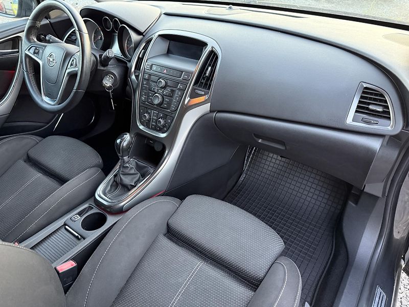 Opel Astra 1.7CDTi 81kW Xenony ČR - fotka 10 z 17