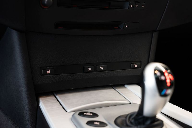BMW M5 V10/SMG/CarPlay/Kamera - fotka 18 z 28