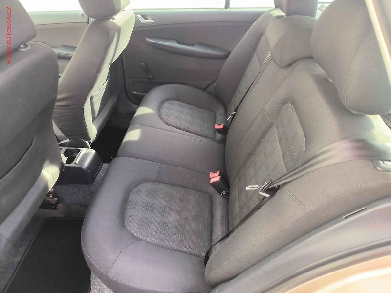 Škoda Fabia (2005) 1.2 12V, 2.maj,ČR, AC, tempo - fotka 10 z 16