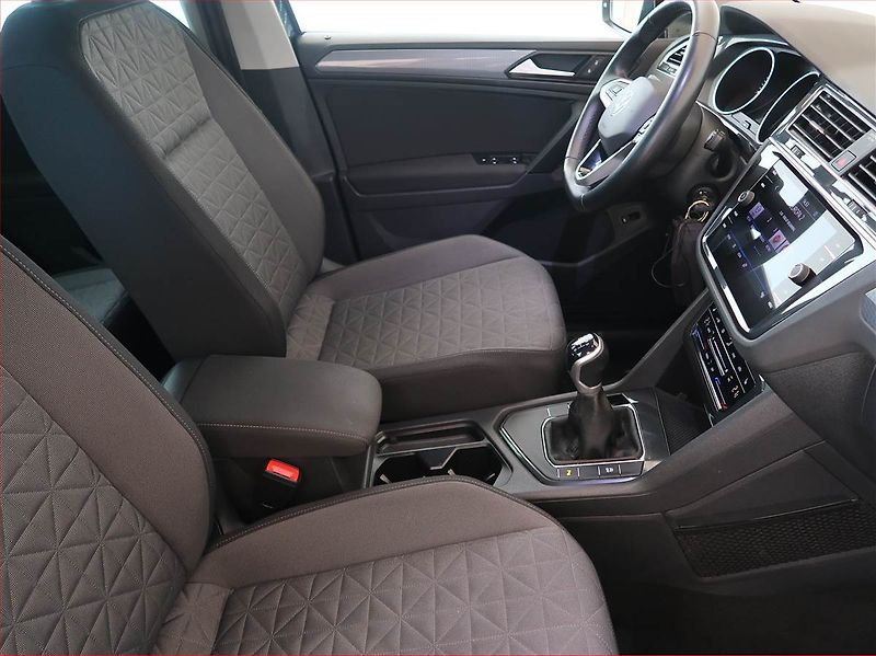 Volkswagen Tiguan (2022) 1.5 TSI - fotka 9 z 17