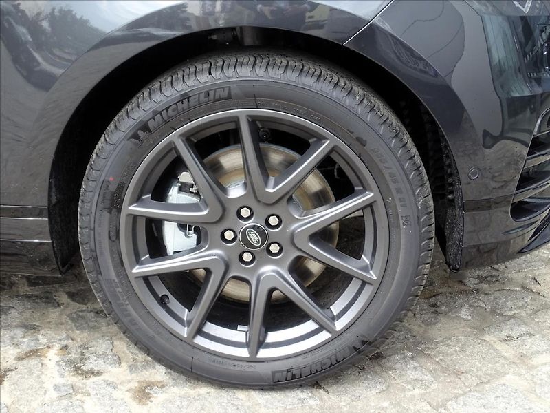 Land Rover Range Rover Velar 3,0 D300 DYNAMIC SE AWD - fotka 29 z 30