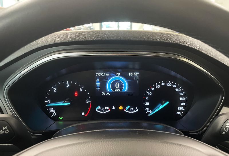 Ford Focus Titanium 1,5Ecoblue REZERVACE - fotka 14 z 29