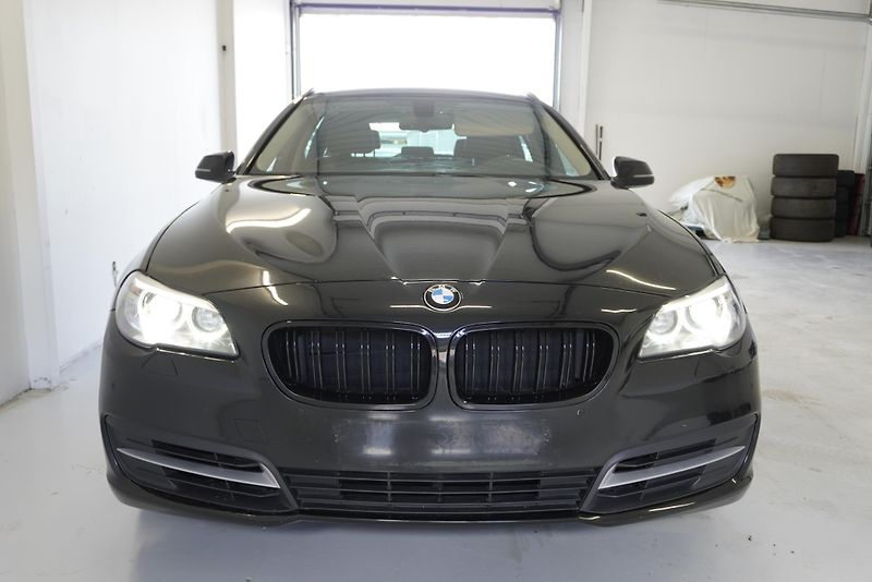 BMW Řada 5  3,0 XDRIVE FACELIFT AUTOMAT - fotka 2 z 29