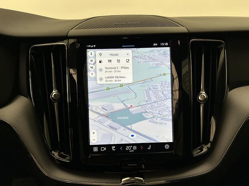 Volvo XC60 2.0  B4 4x4 PLUS  Black - fotka 25 z 30