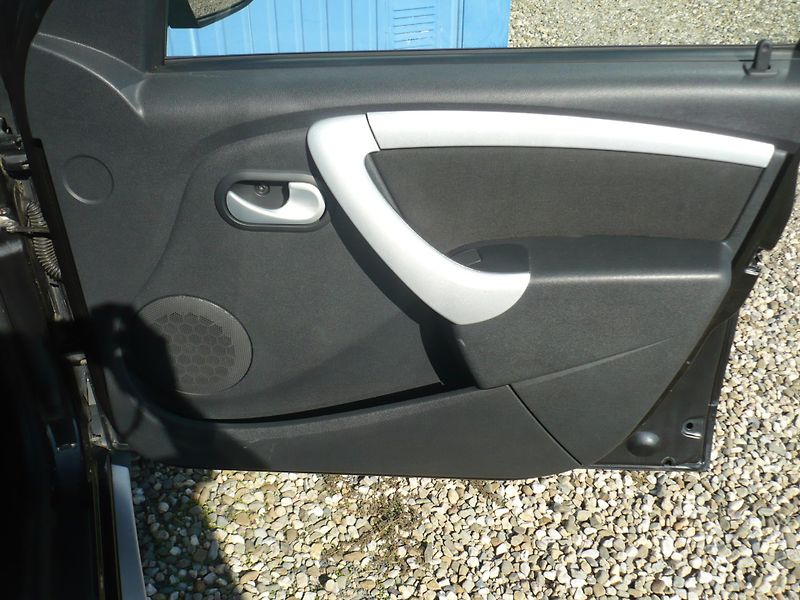 Dacia Duster 1.6i 77Kw Klimatizace - fotka 23 z 26