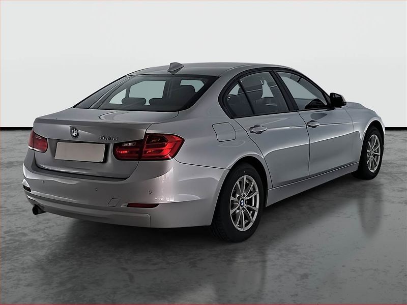 BMW Řada 3 (2015) 318 d, Navi, Park. senzory - fotka 5 z 21