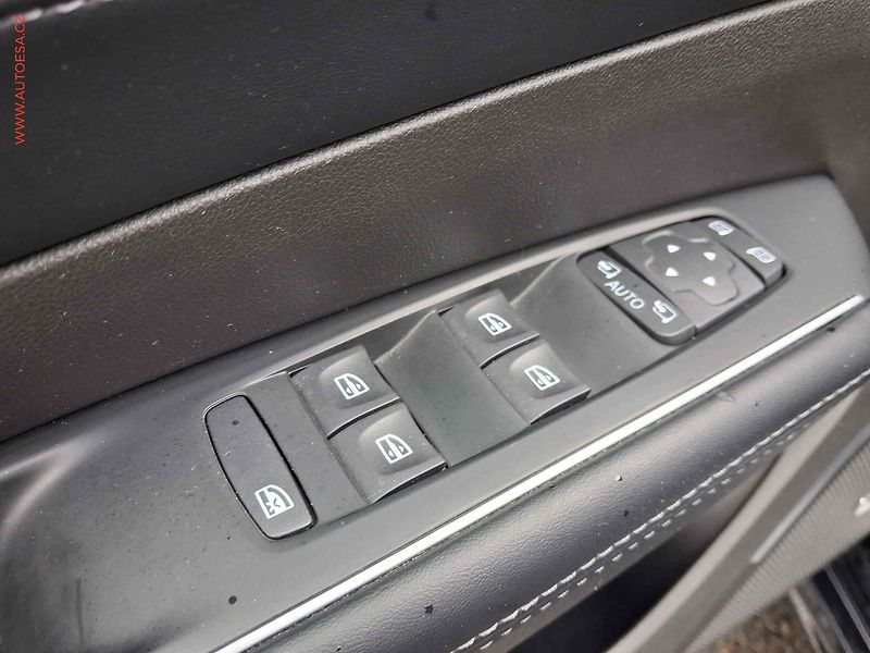 Renault Talisman (2017) 1.6dCi 4Control, Initiale - fotka 13 z 18
