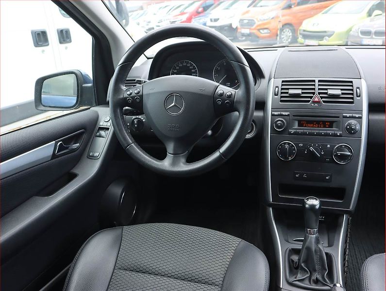 Mercedes-Benz Třídy A (2009) A 170 , Tempomat - fotka 7 z 16