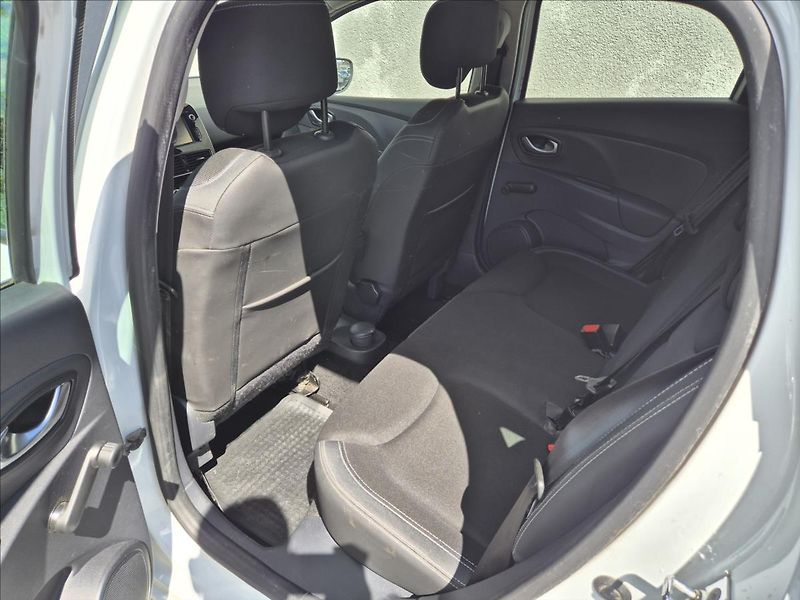 Renault Clio 1,2 i GrandTour Klima Výhřev - fotka 15 z 28
