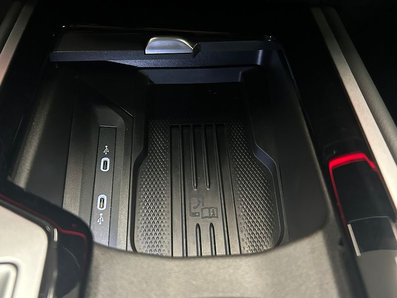 Volkswagen Passat (2025) R-Line Black 142kW DSG 4WD | Z - fotka 51 z 65