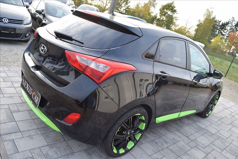 Hyundai i30 1,6 CRDi 81KW BALCK & LIME - fotka 5 z 48