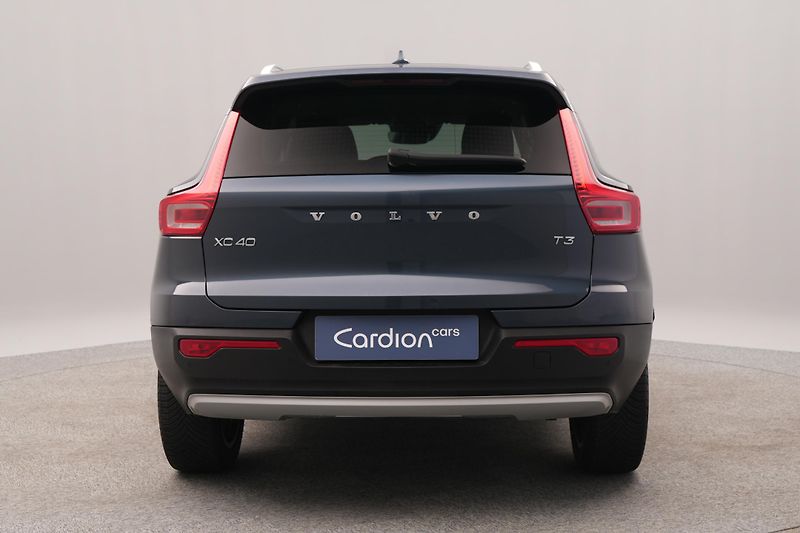 Volvo XC40 T3 MOMENTUM CZ REZERVACE - fotka 9 z 47