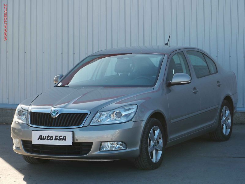 Škoda Octavia (2011) 1.6TDi, Elegance - fotka 3 z 23