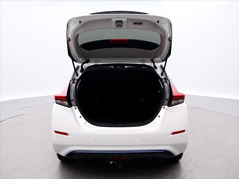Nissan Leaf 110kW N-Connecta 40kWh - fotka 9 z 32