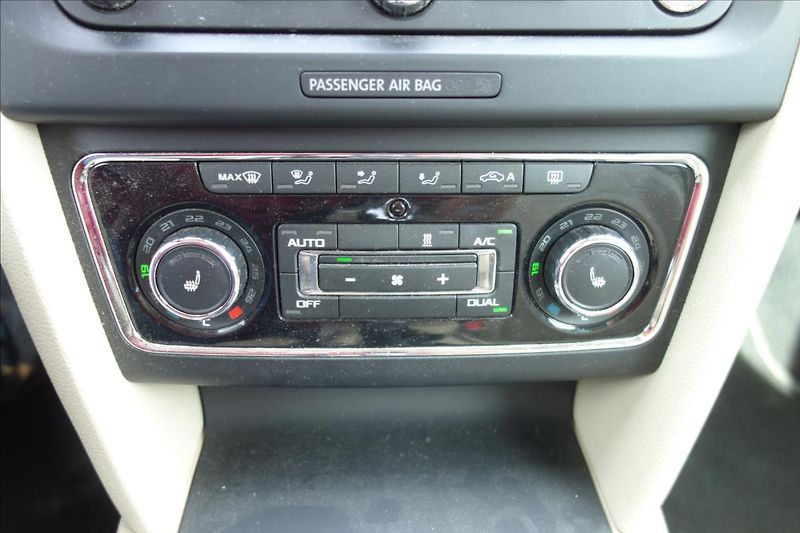 Škoda Superb 2,0 TDi 125KW, ČR, L&K, 4x4. - fotka 27 z 38