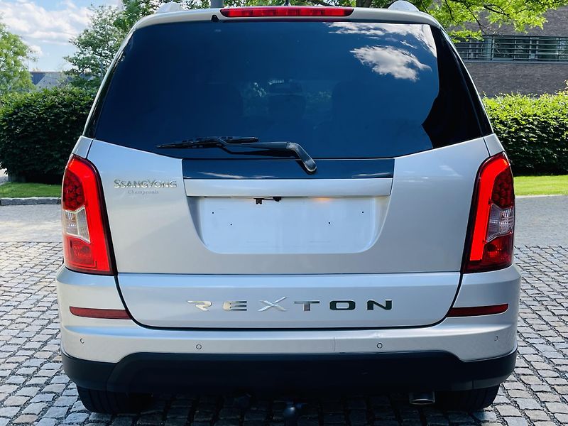SsangYong Rexton 2.0TD 4x4 AUT KAM 7MÍST TAŽNÉ - fotka 13 z 48