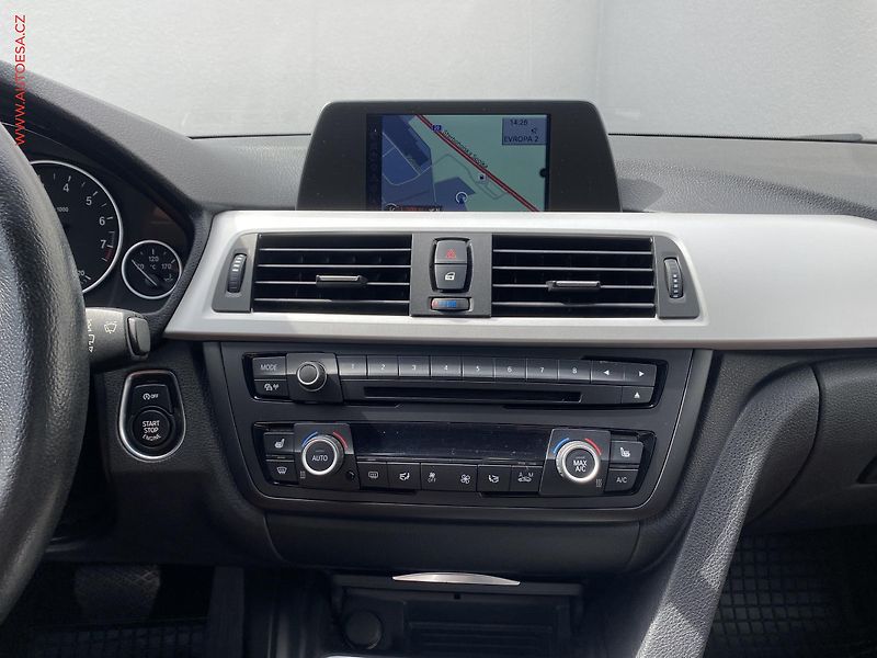 BMW Řada 3 (2013) 3.0i 335i, AT, navi, bixen - fotka 12 z 18