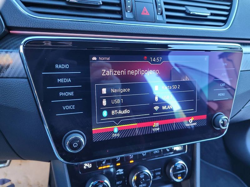 Škoda Superb 2.0 TDI DSG7 140kW Sportline 4 - fotka 25 z 62