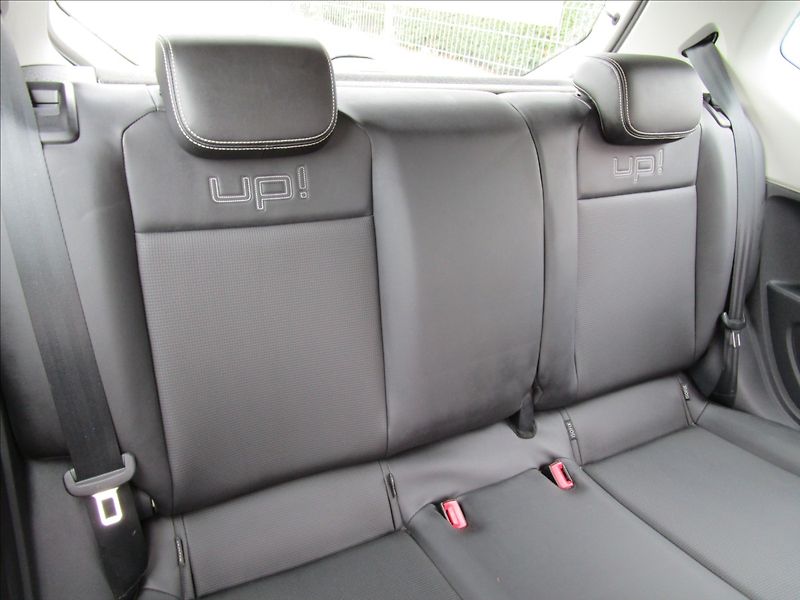Volkswagen up! 1.0MPi 55kW Highline, Klima - fotka 23 z 36