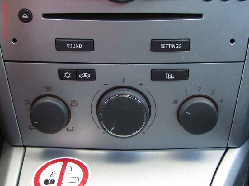 Opel Astra (2009) 1.4i, ČR, AC, tempo - fotka 14 z 18