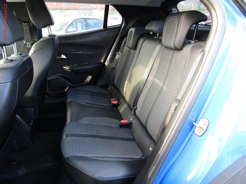 Peugeot 2008 (2021) 1.5 HDi, ČR, Allure, navi - fotka 10 z 21