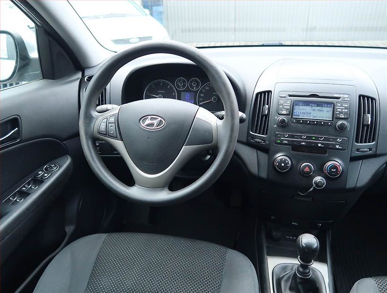 Hyundai i30 (2010) 1.6 CRDi, Serv.kniha, po STK - fotka 7 z 14