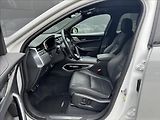 Jaguar F-Pace 3,0 D300 R-Dynamic SE AT ČR DP - náhled 11