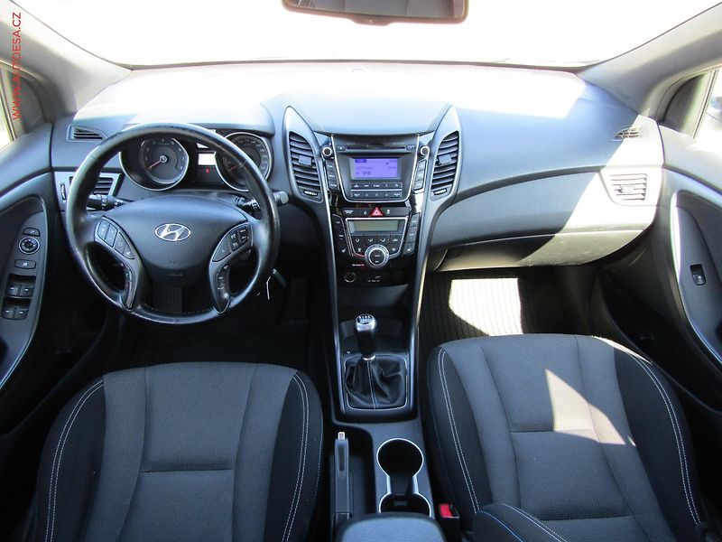Hyundai i30 (2016) 1.6GDi, ČR, AC - fotka 8 z 22