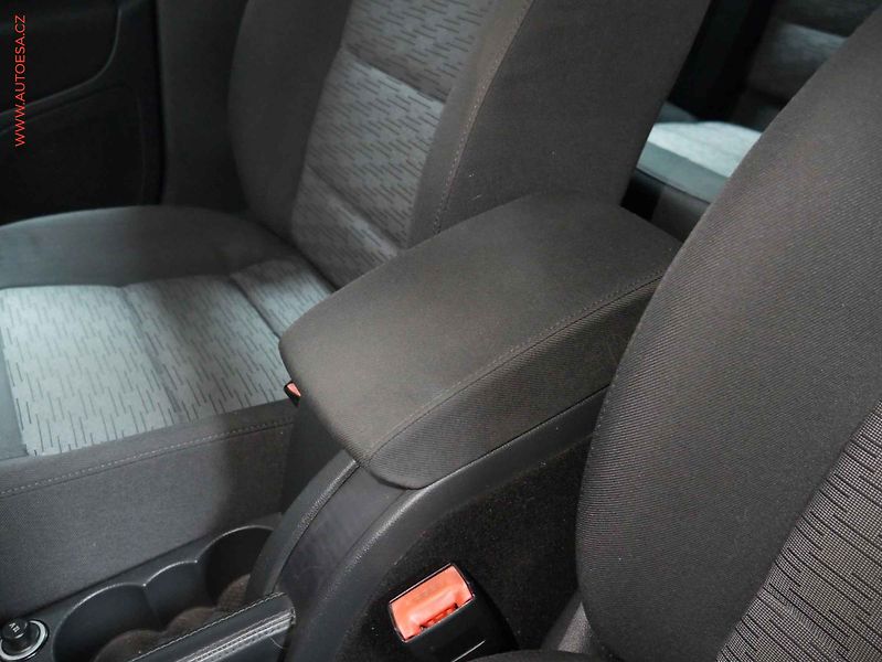 Škoda Octavia (2010) 1.9 TDI, ČR, AC, TZ, temp. - fotka 15 z 16
