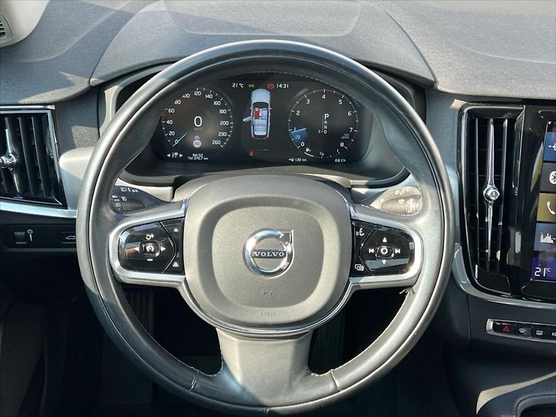 Volvo V90 2,0 187kW 8AT 2WD MOMENTUM  T5 - fotka 15 z 24