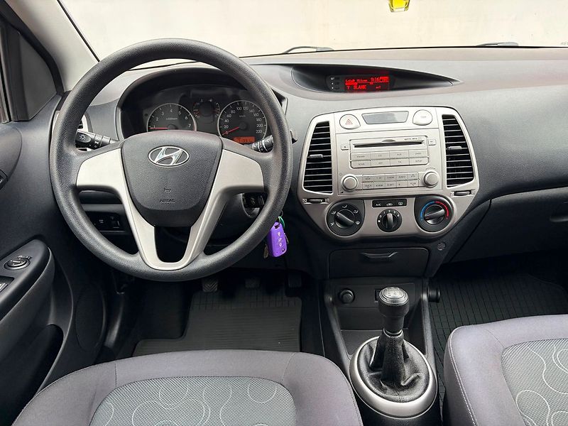 Hyundai i20 1.3 i, ČR, 71 tkm - fotka 13 z 19