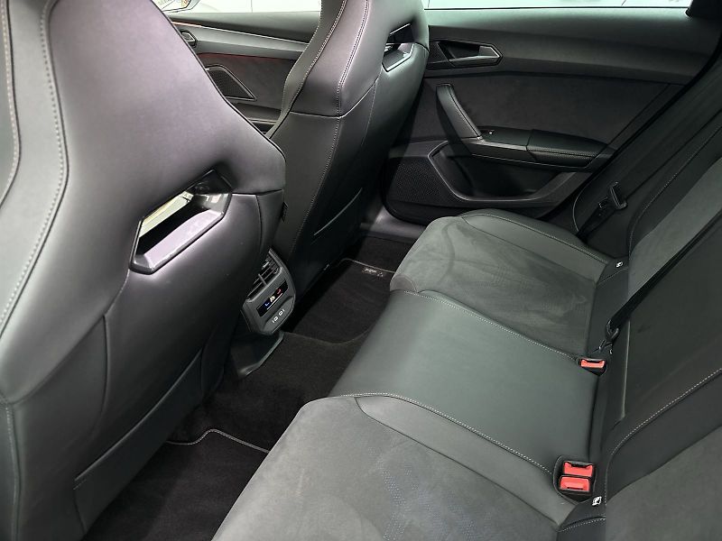 Cupra Leon (2026) SP 2.0 TSI 4WD DSG VZ - fotka 9 z 36