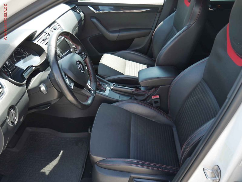 Škoda Octavia (2014) 2.0 TDi, RS, navi, xenon - fotka 9 z 25