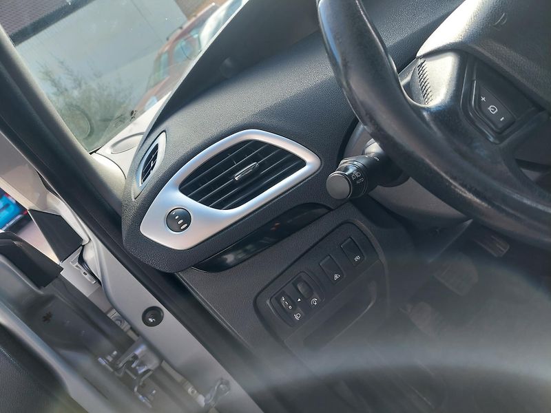 Renault Grand Scénic (2013) III. Paris De Luxe TCe 130 - fotka 11 z 41
