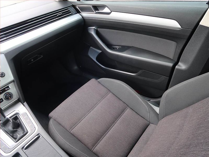 Volkswagen Passat (2016) Business 2.0 TDI, Automat - fotka 8 z 18