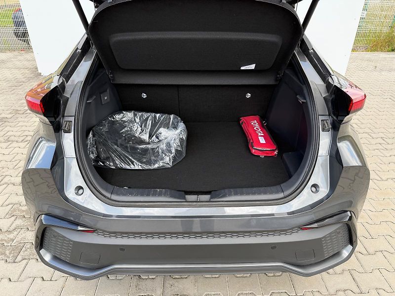 Toyota C-HR 2,0 PHEV E-CVT GR Sport - fotka 10 z 30