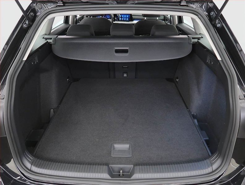 Volkswagen Golf (2023) Life 2.0 TDI, Automat - fotka 14 z 23