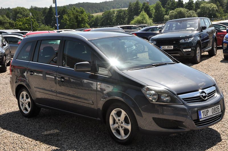 Opel Zafira 1.7CDTi 81kW 7.míst - fotka 2 z 18